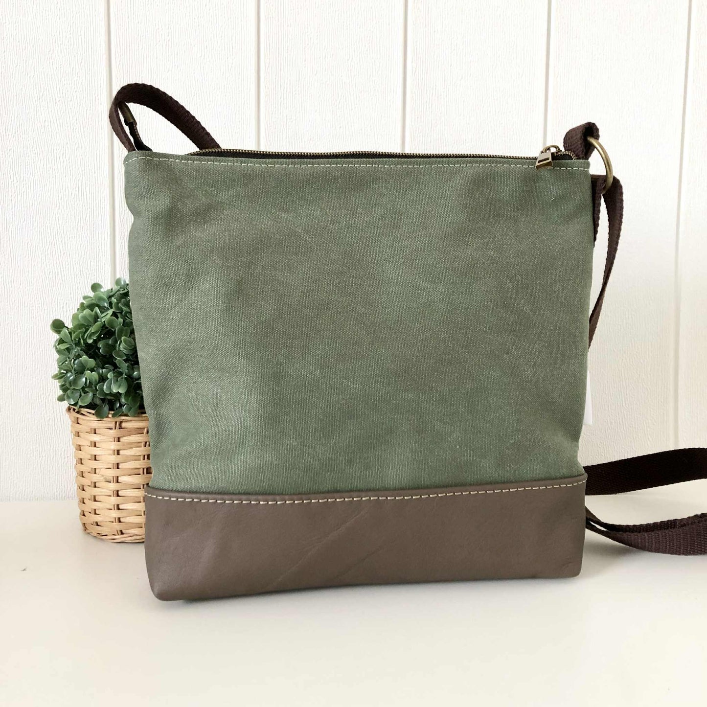 Acacia Zipper Bag in Leather, Green Canvas and Floral Wilderness
