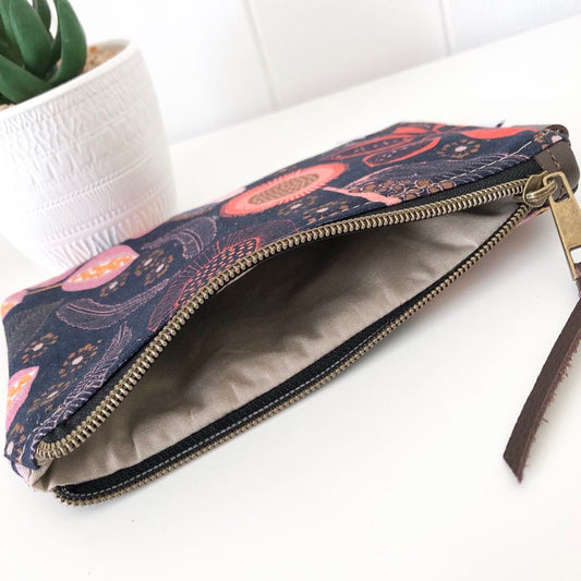 Zipper Pouch in Seed Pod