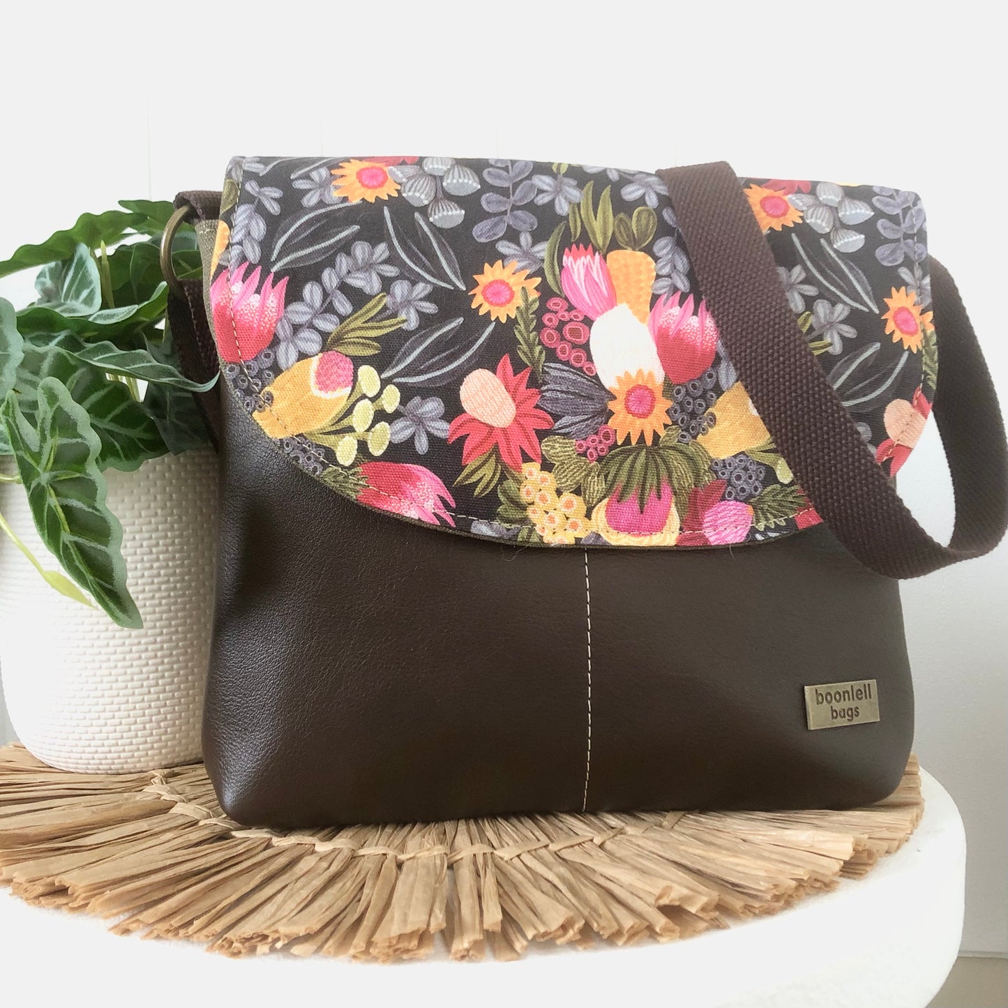 cross body bag in king white flower and canvas and leather