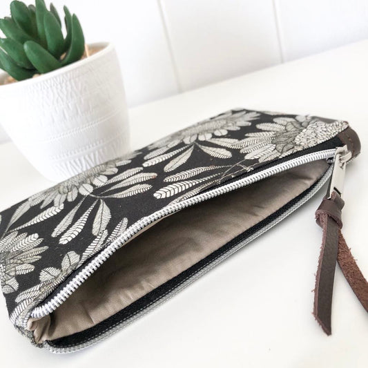 Zipper Pouch in Waratah