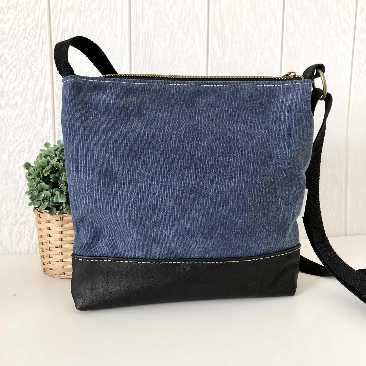 Acacia Zipper Bag in Leather, Blue Canvas and Retro Garden