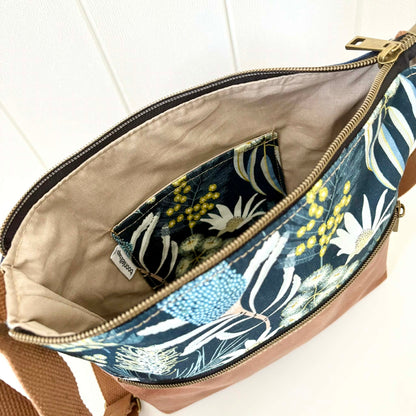 Zeri Zipper Bag in Tan Leather and Moonlight Flora