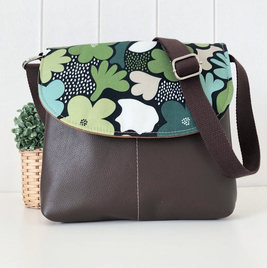 Daisy cross body bag front