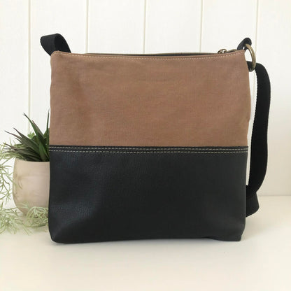 Zeri Zipper Bag in Black Leather and Teal Gum Blossom