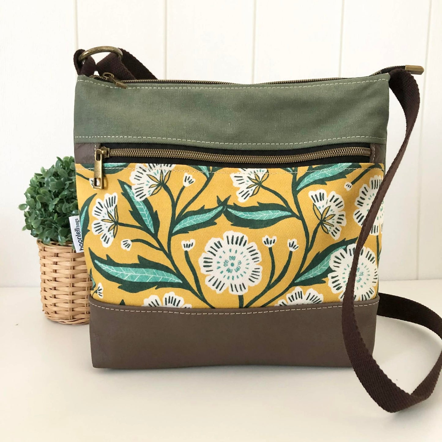 Acacia Zipper Bag in Leather, Green Canvas and Evarie Floral