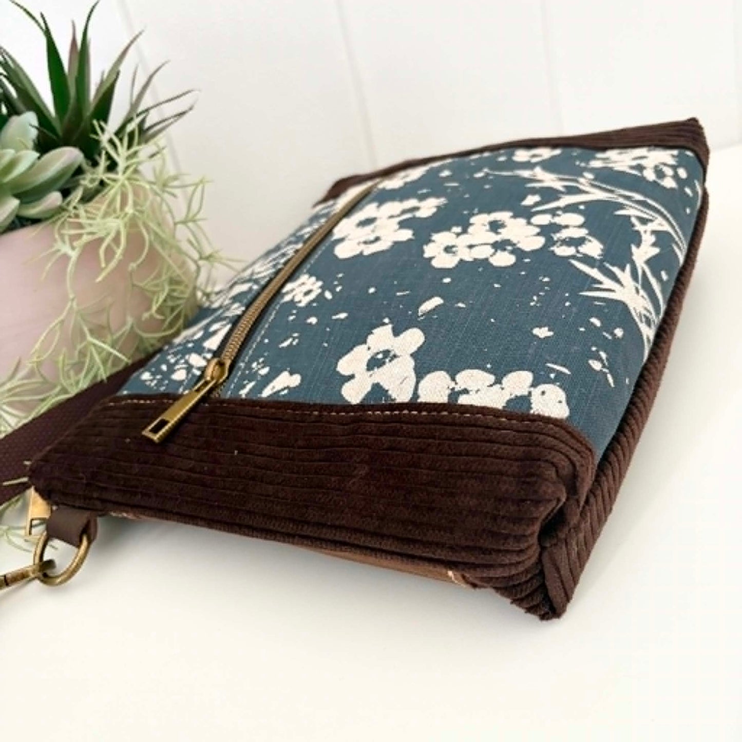 Cambridge Bag in Brown with Blue Tea Tree