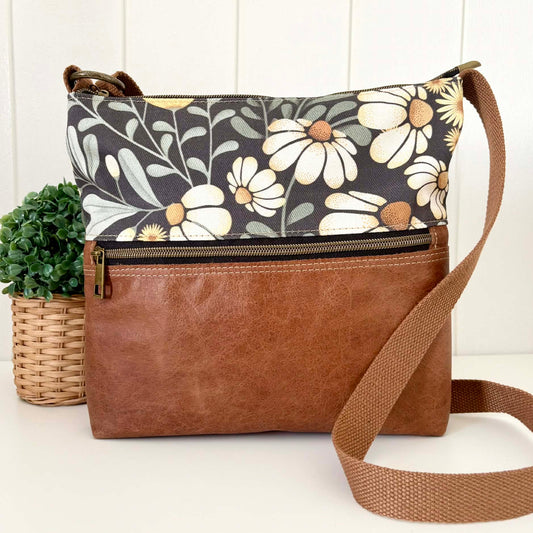 Zeri Zipper Bag in Tan Leather and Floral Wilderness