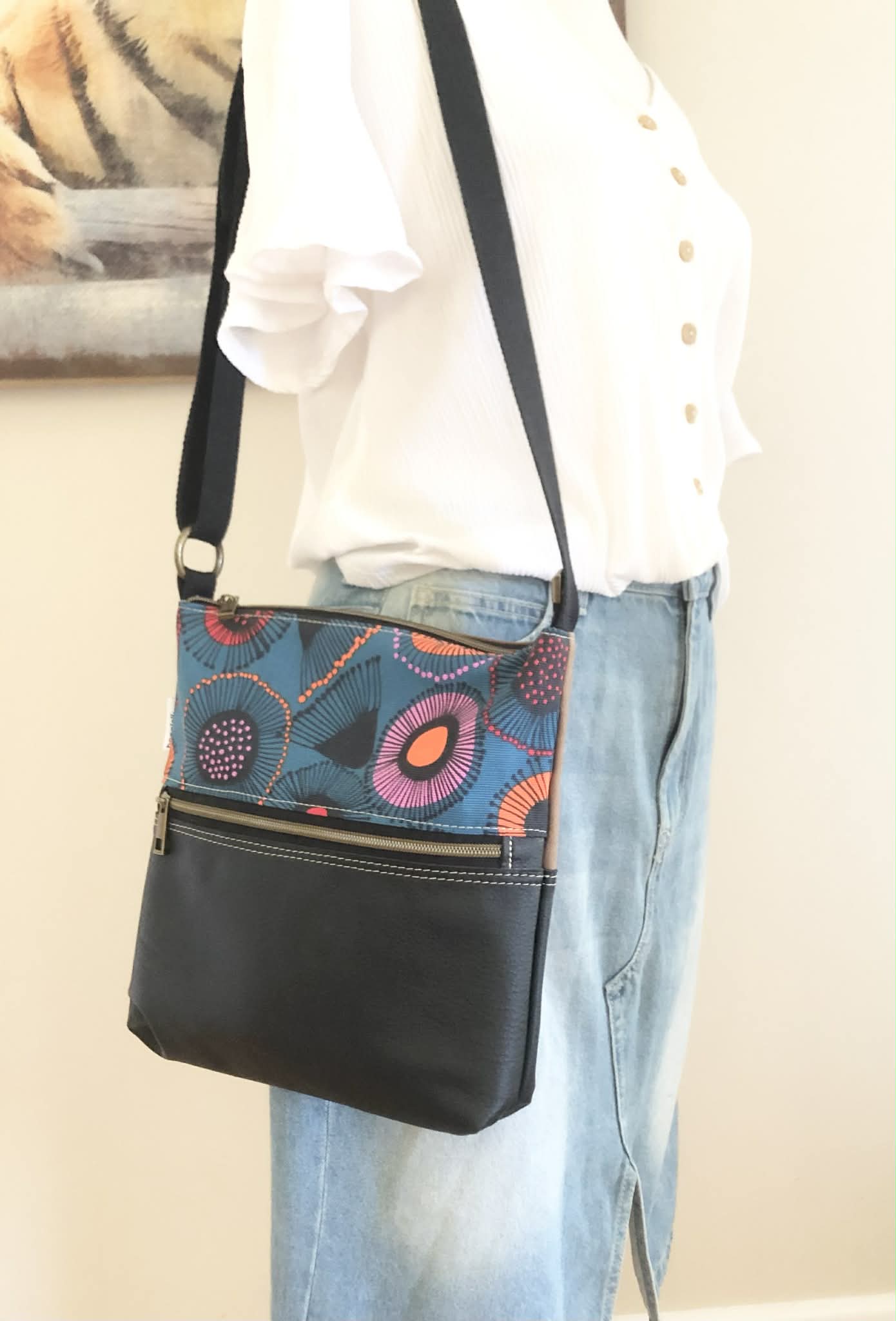 Zeri Zipper Bag in Black Leather and Teal Gum Blossom