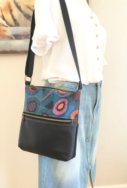 Zeri Zipper Bag in Black Leather and Teal Gum Blossom