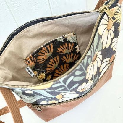 Zeri Zipper Bag in Tan Leather and Floral Wilderness