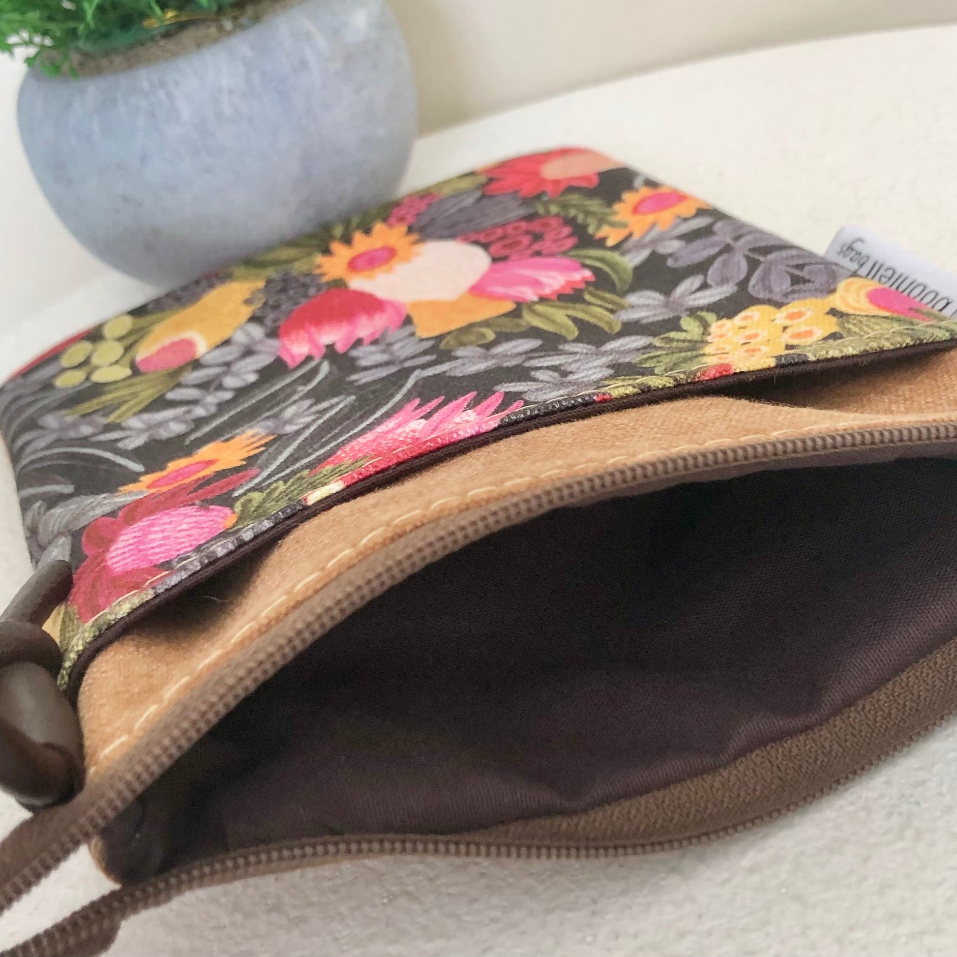 floral phone sling inside view