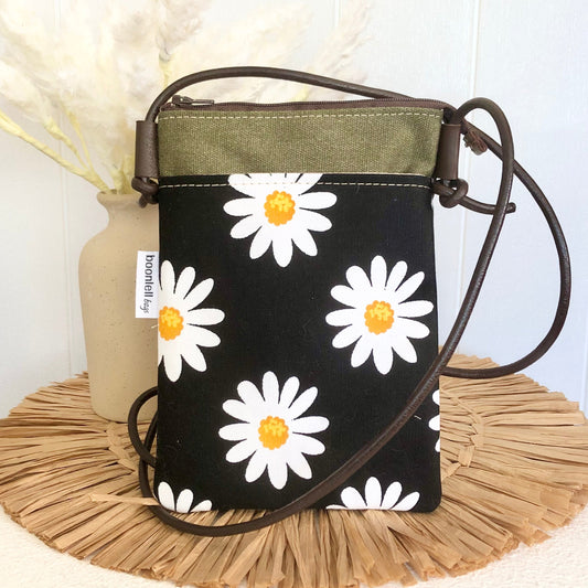 black and white daisy phone sling