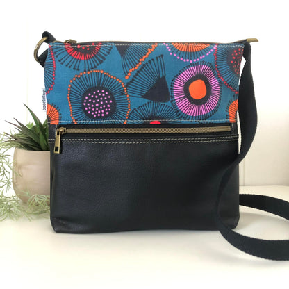 Zeri Zipper Bag in Black Leather and Teal Gum Blossom