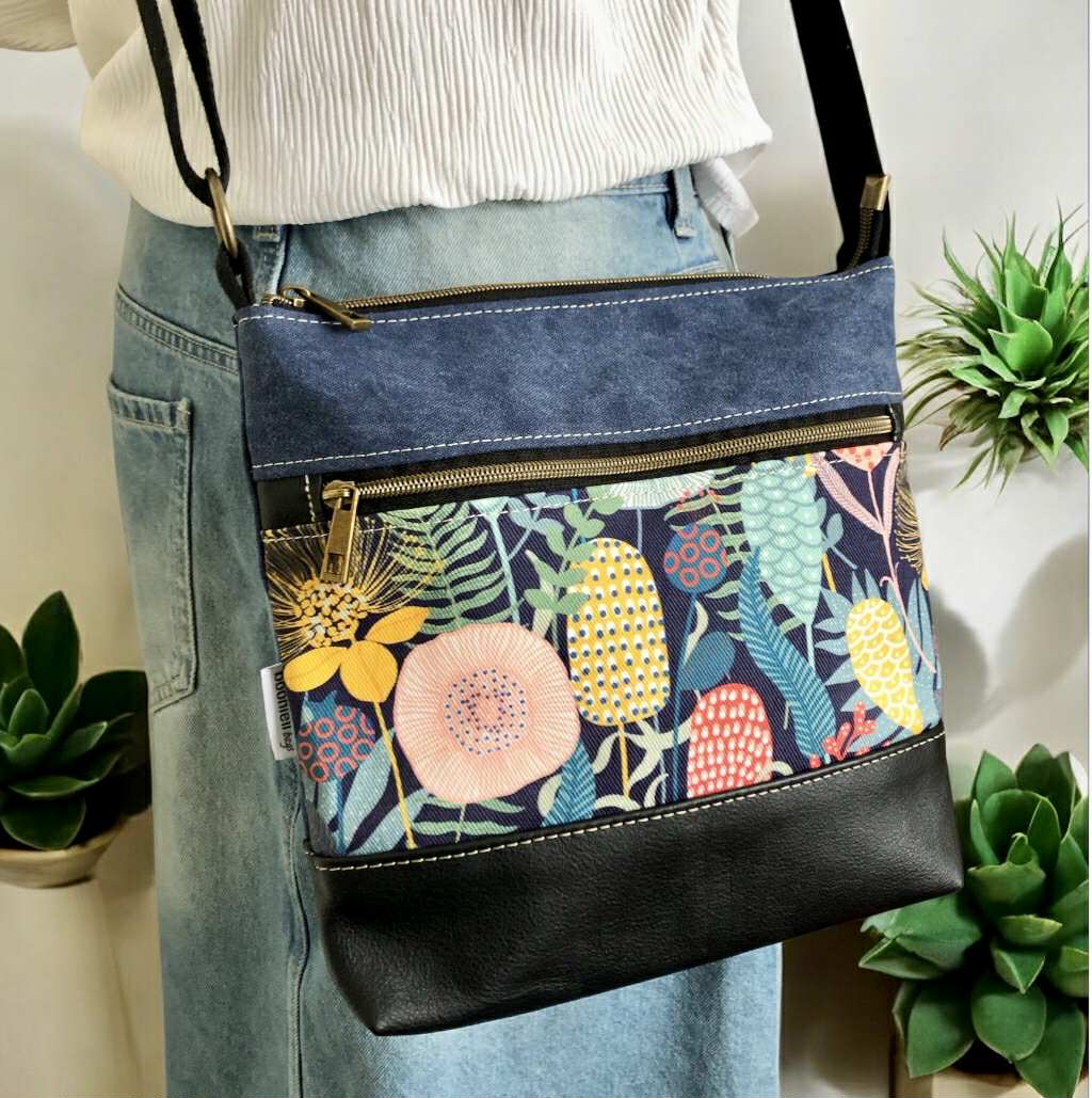 Acacia Zipper Bag in Leather, Blue Canvas and Retro Garden