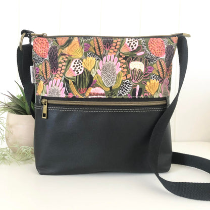 Zeri Zipper Bag in Black Leather and Bush Banksia