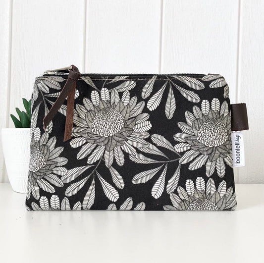 Zipper Pouch in Waratah