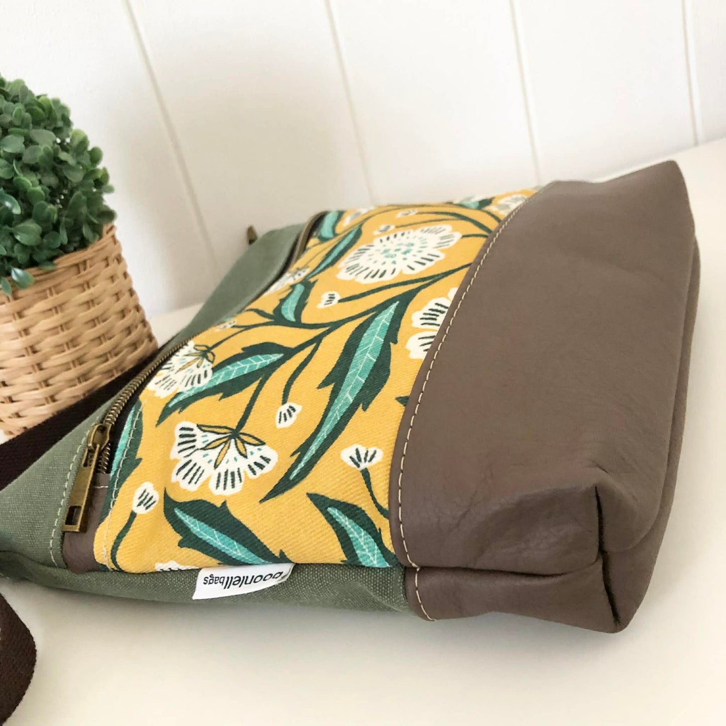 Acacia Zipper Bag in Leather, Green Canvas and Evarie Floral