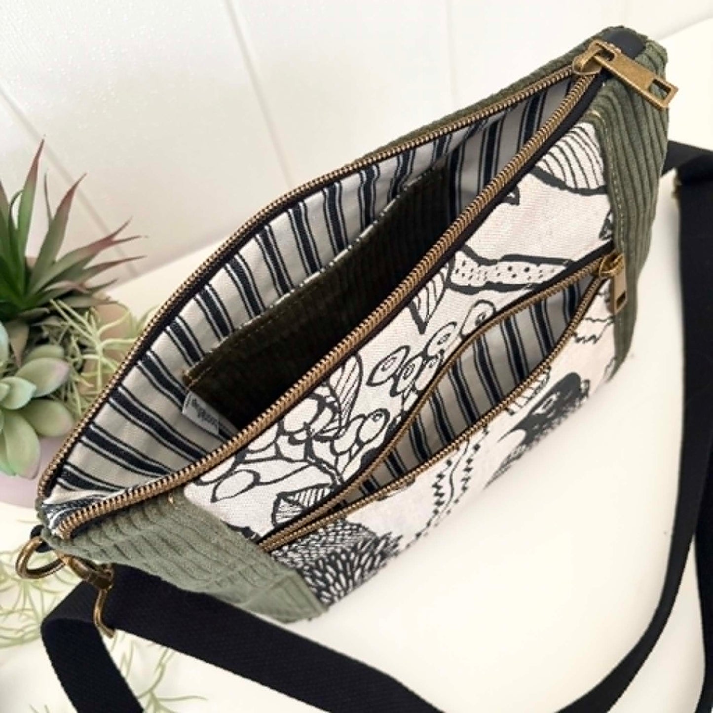 Cambridge Bag in Green with Black & White Botanica